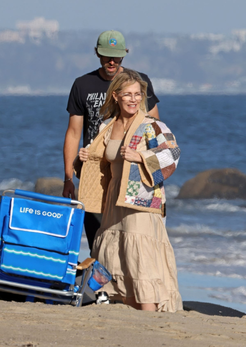 Jennie Garth Celebrates Birthday at a Malibu Beach House 3