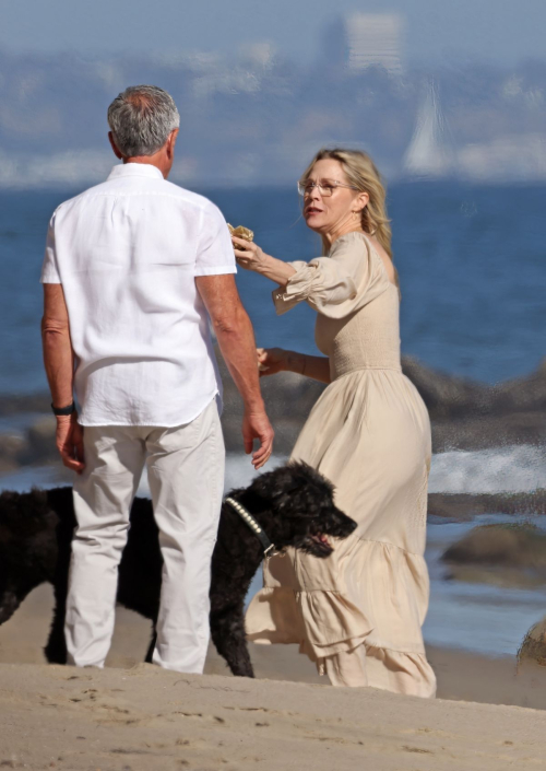 Jennie Garth Celebrates Birthday at a Malibu Beach House 4