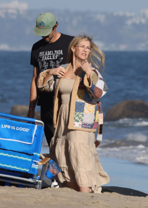 Jennie Garth Celebrates Birthday at a Malibu Beach House 5