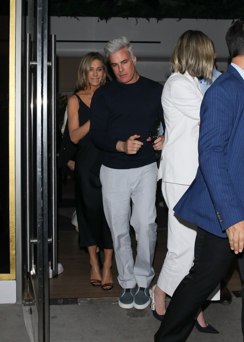 Jennifer Aniston Leaves Dinner with Friends 4