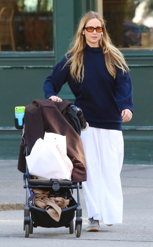 Jennifer Lawrence Easter Sunday Playdate at New York Park 3