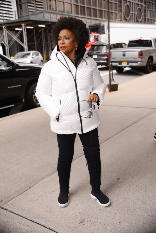 Jennifer Lewis Arrives at Drew Barrymore Show in New York 2