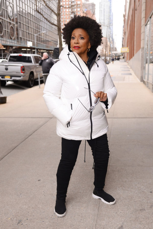 Jennifer Lewis Arrives at Drew Barrymore Show in New York 5