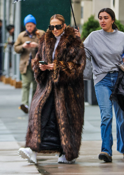 Jennifer Lopez Leaves Her Apartment in New York 1