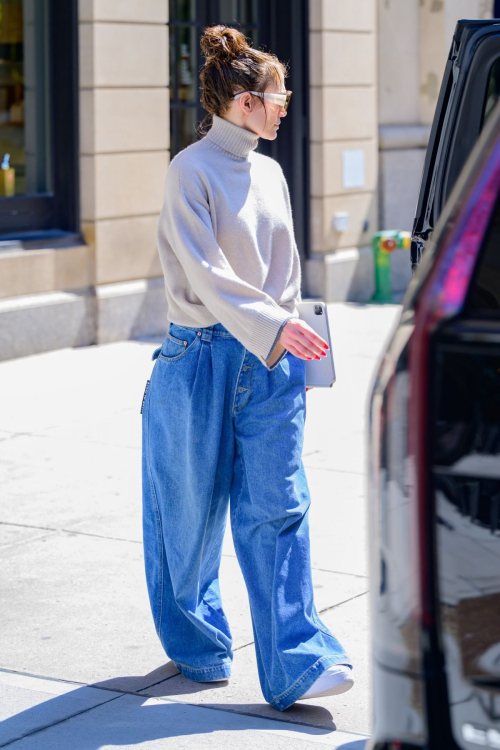 Jennifer Lopez Steps Out for Work in New York 1