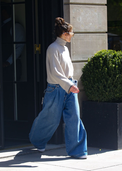 Jennifer Lopez Steps Out for Work in New York 3