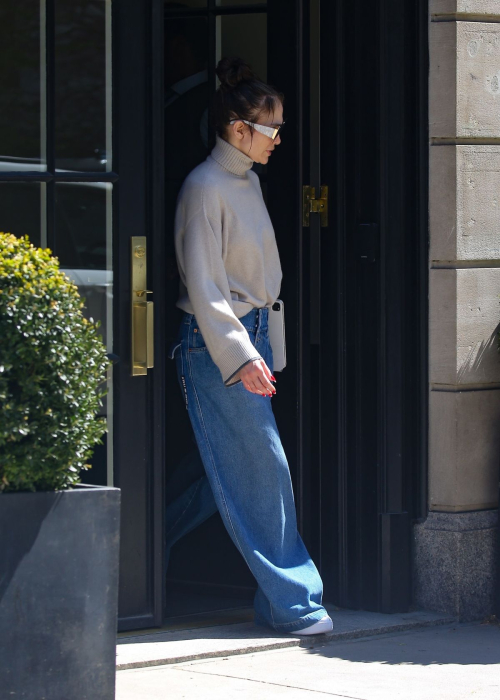 Jennifer Lopez Steps Out for Work in New York 4