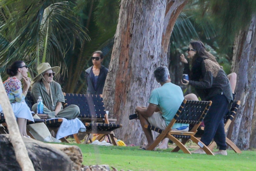 Jessica Alba Enjoys Time with Friends at a Beach in Kauai 2