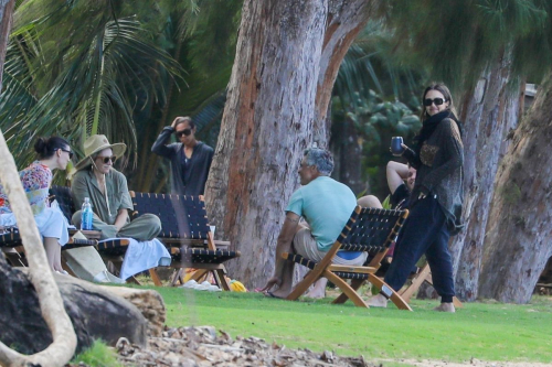 Jessica Alba Enjoys Time with Friends at a Beach in Kauai 3