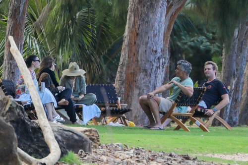 Jessica Alba Enjoys Time with Friends at a Beach in Kauai 6