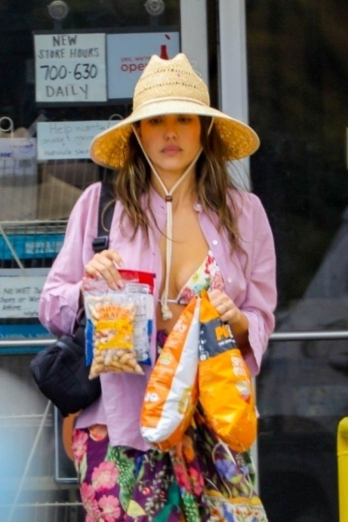 Jessica Alba on Vacation in Poipu Kauai 2