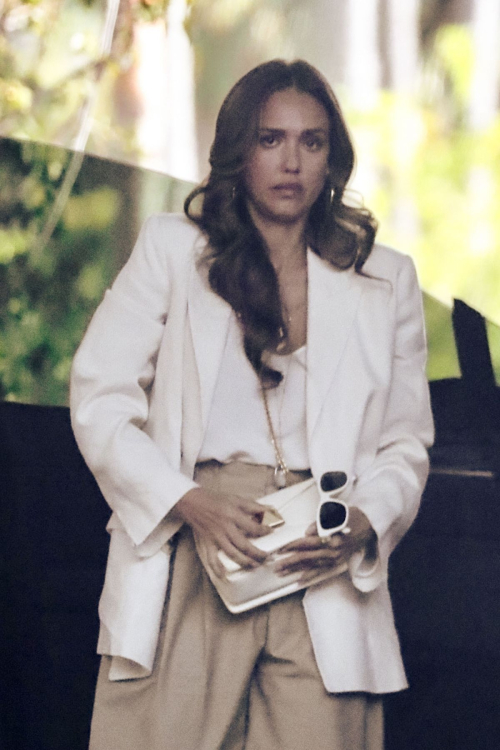 Jessica Alba Spotted at Beverly Hills Hotel for a Meeting 3