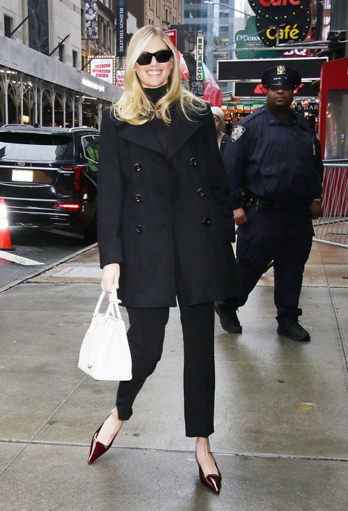 Kate Upton Arrives at GMA3 in New York 3