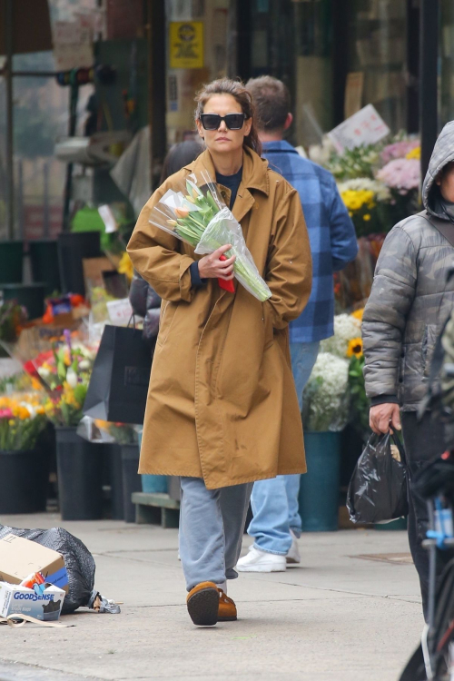 Katie Holmes Out with Flowers in New York 6