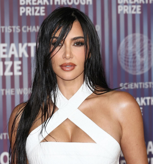 Kim Kardashian Dazzles at 10th Breakthrough Prize Ceremony in Los Angeles 1