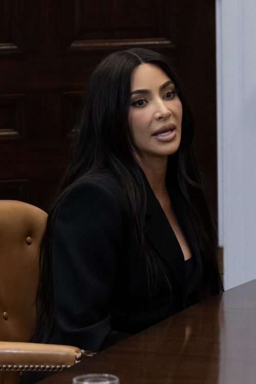 Kim Kardashian Joins Kamala Harris for Criminal Justice Reform Discussion 4