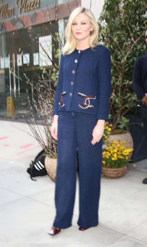 Kirsten Dunst Arriving at Late Night with Seth Meyers in New York 5