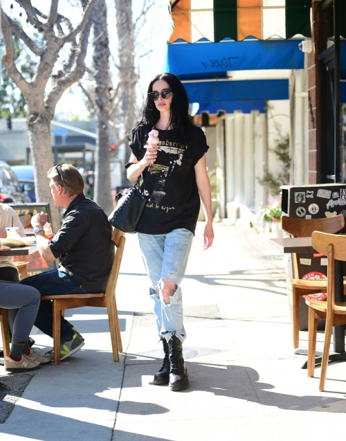 Krysten Ritter Enjoys Ice Cream in Los Angeles 4