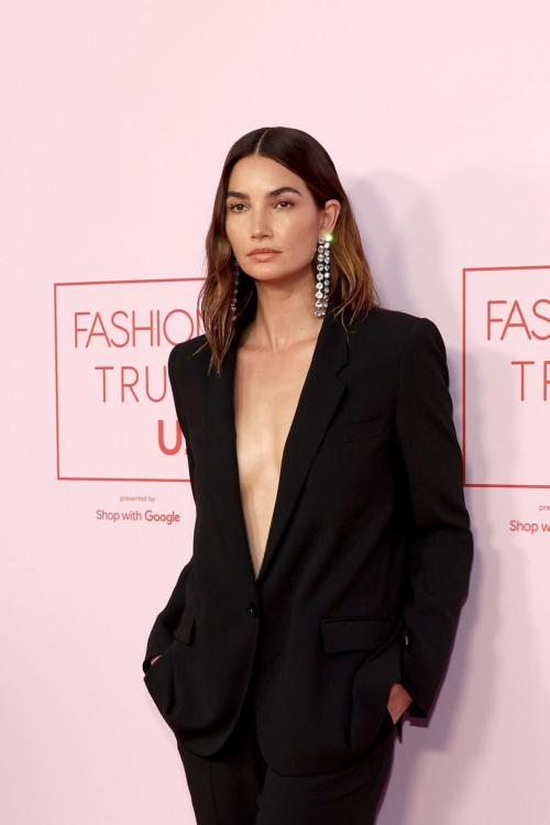 Lily Aldridge Looks Stunning at Fashion Trust U.S. Awards 1