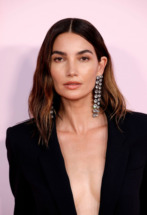 Lily Aldridge Looks Stunning at Fashion Trust U.S. Awards 4