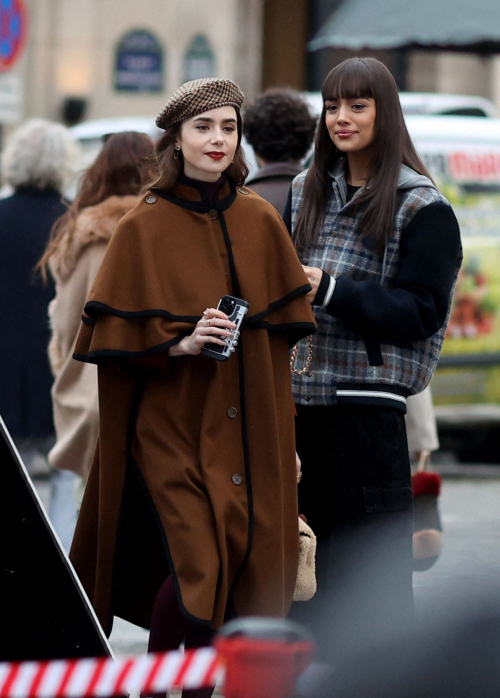 Lily Collins on the Set of Emily in Paris in Paris 6