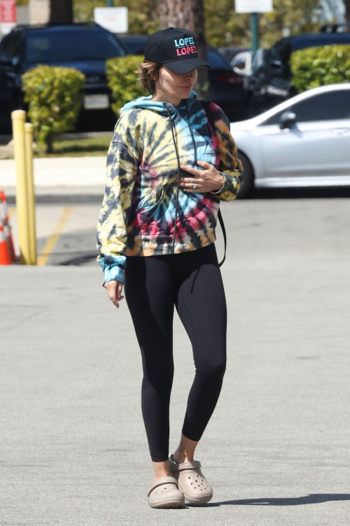 Lisa Rinna Shopping at PetCo in Studio City 6