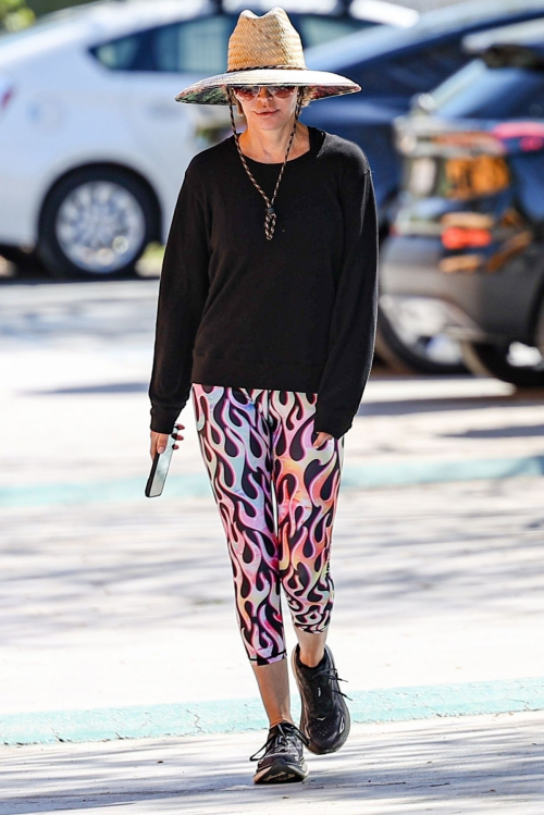 Lisa Rinna Takes a Hike in Los Angeles 2