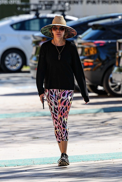 Lisa Rinna Takes a Hike in Los Angeles 4