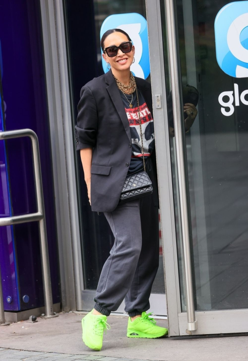 Myleene Klass Arrives at Smooth Radio Studio in London 3