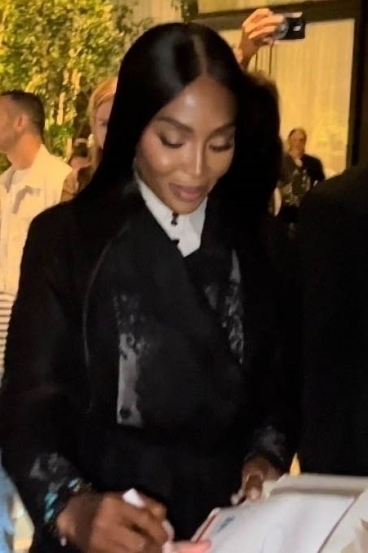 Naomi Campbell Takes Time for Fans in Hollywood