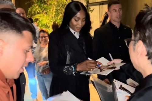 Naomi Campbell Takes Time for Fans in Hollywood 2