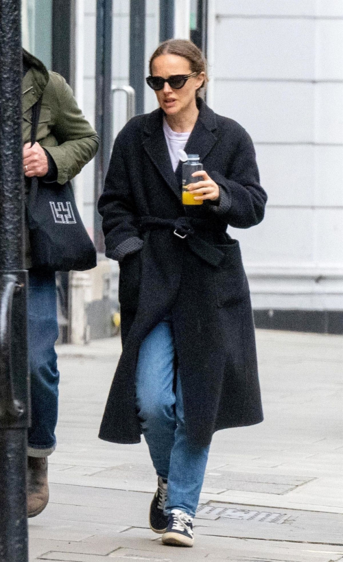 Natalie Portman Seen Leaving Planet Organic in London 5