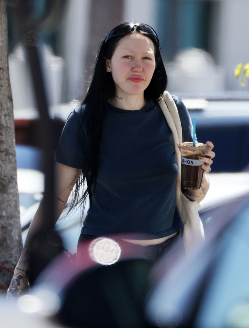 Noah Cyrus Enjoys Coffee Date with Friends in Los Angeles 2