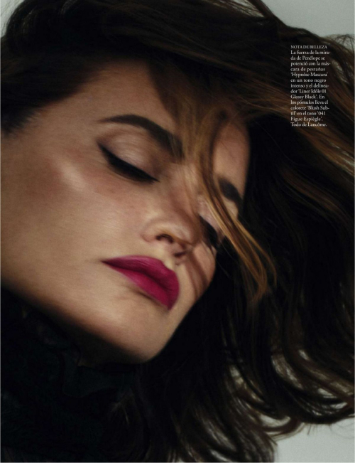 Penelope Cruz Featured in Elle Spain April 2024 3