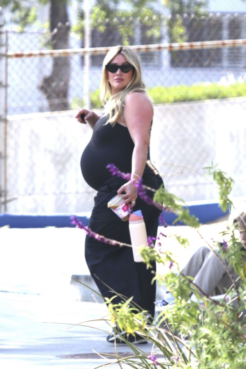 Pregnant Hilary Duff Hiking with Friends in Los Angeles 4