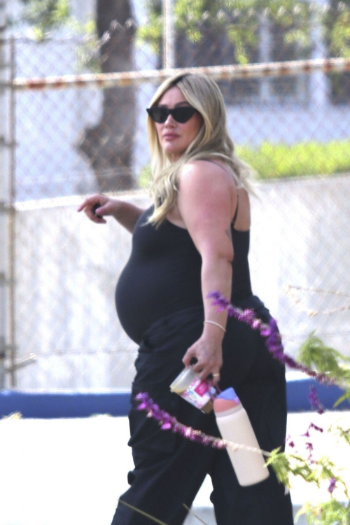 Pregnant Hilary Duff Hiking with Friends in Los Angeles 5