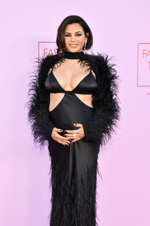 Pregnant Jenna Dewan Shows Off Baby Bump at Fashion Trust U.S. Awards 5