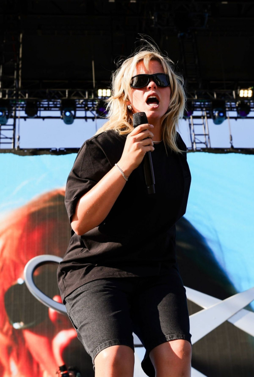 Renne Rapp Takes the Stage at Coachella Festival 3