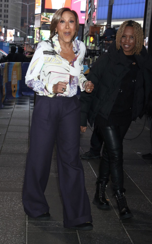 Robin Roberts Arrives at Good Morning America in New York 3