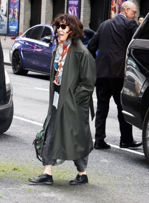 Sandra Oh Arrives at Late Show with Stephen Colbert 4