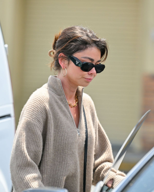 Sarah Hyland Shopping in Los Angeles 4