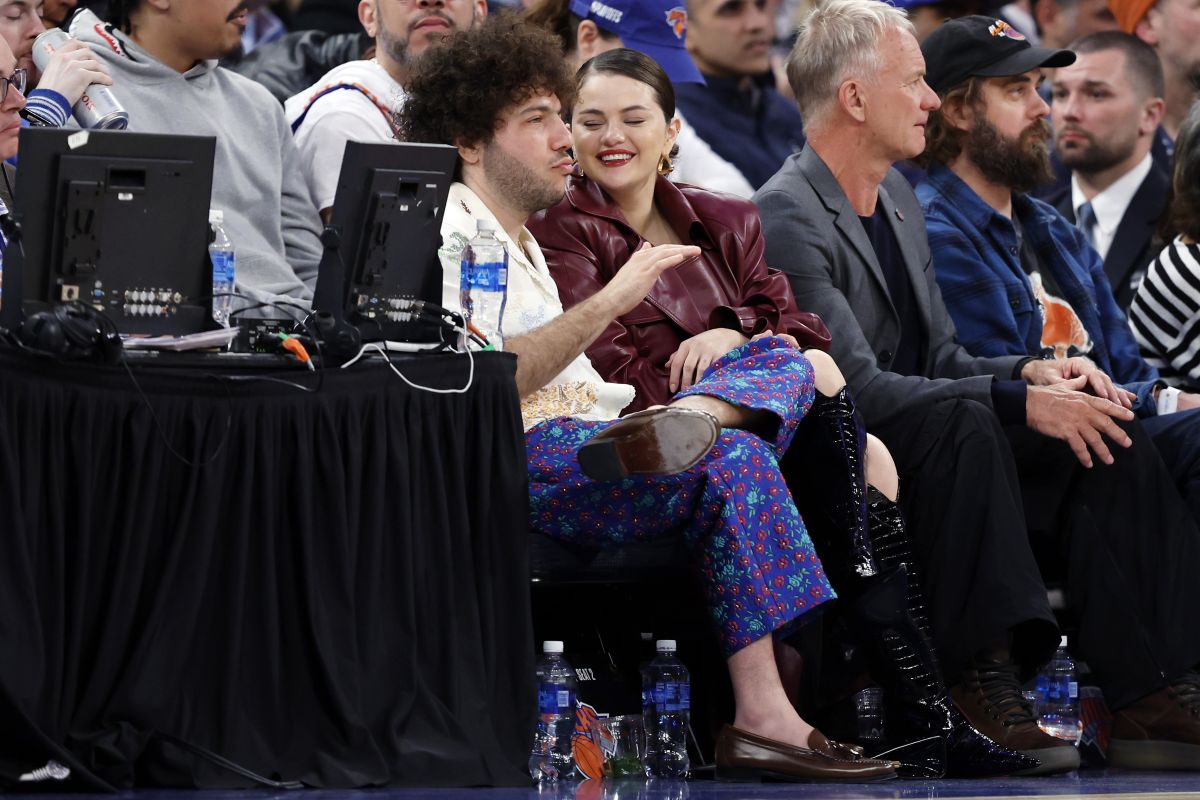 Selena Gomez Attends New York Knicks Game