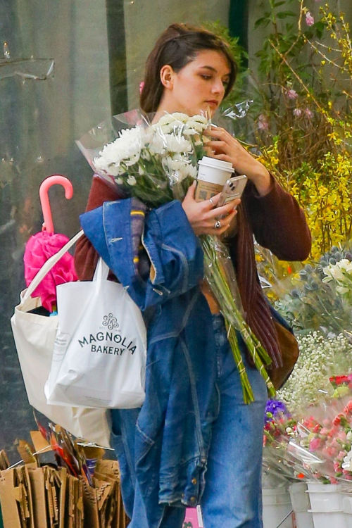 Suri Cruise Shops for Flowers on Her 18th Birthday 4