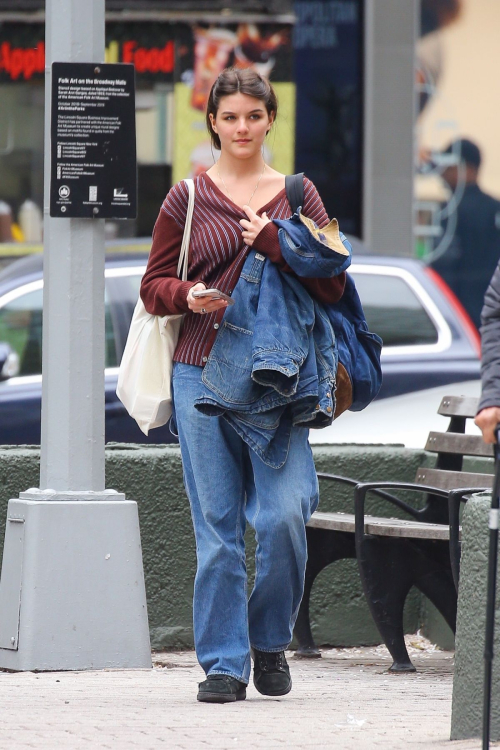 Suri Cruise Shops for Flowers on Her 18th Birthday 6