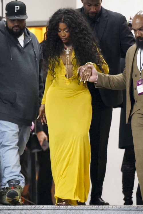 SZA Departs from iHeartRadio Music Awards in Hollywood