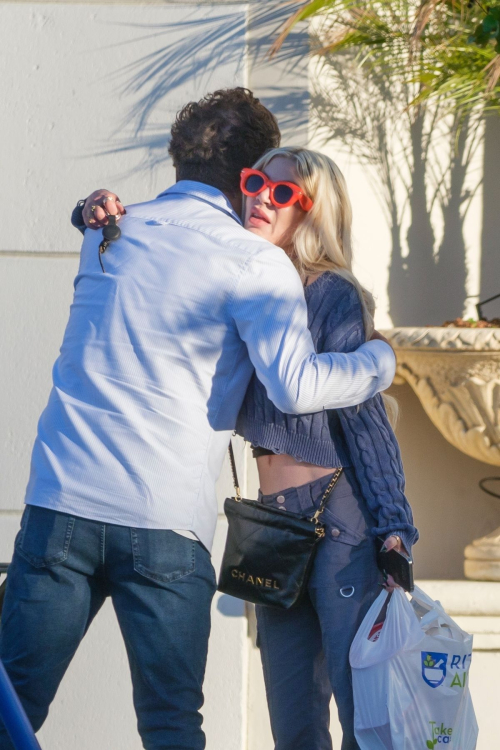 Tori Spelling Shopping at Rite Aid in Calabasas 3