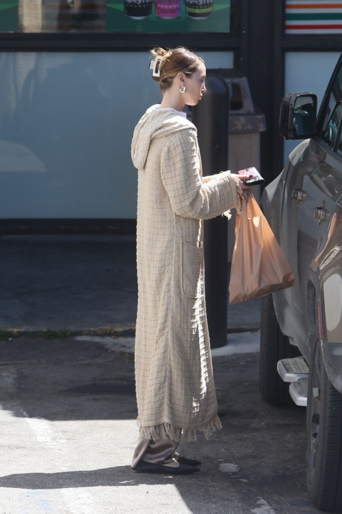 Whitney Port Caught on a Quick Stop at 7-Eleven in Los Angeles 2