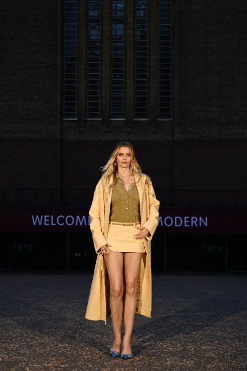 Abbey Lee Kershaw at Gucci Cruise 2025 Fashion Show Tate Modern London 2