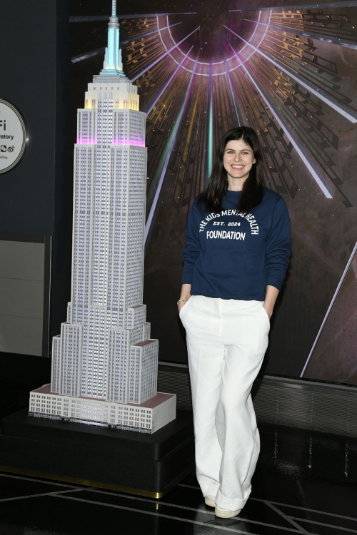 Alexandra Daddario Lights Up Empire State Building for Children’s Mental Health Awareness Day 3