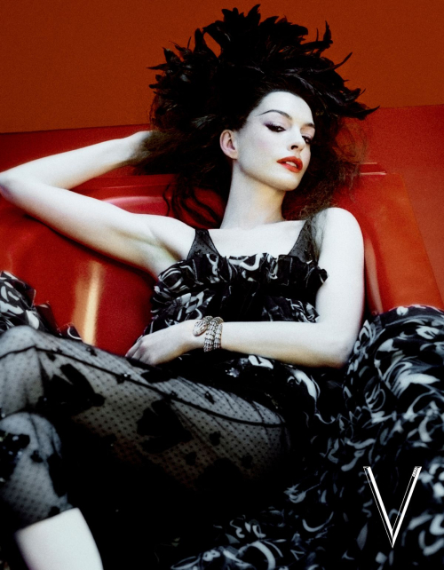 Anne Hathaway for V Magazine China Summer 2024 14